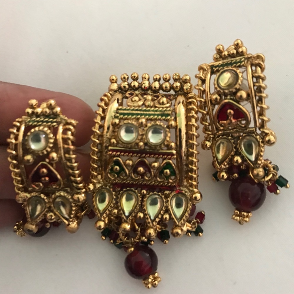 Indian pandal with earrings jumka